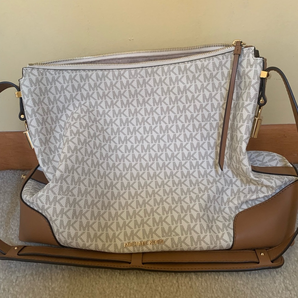 Michael Kors White and Brown Signature Shoulder Bag
